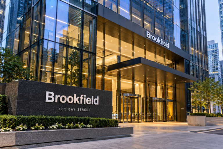 Brookfield stock freefall continues: is it safe to buy the dip or sell the dip?